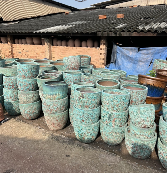 Ceramic flower pot